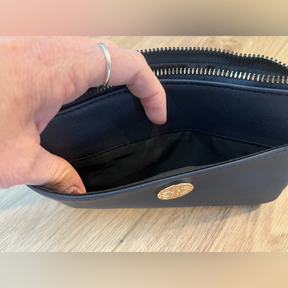 🥰Rebecca & Ritka Wristlet - Picture 2 of 6